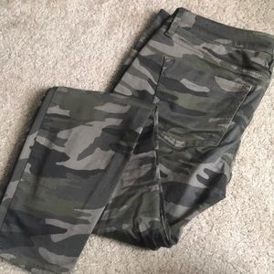 Camo skinny jeans